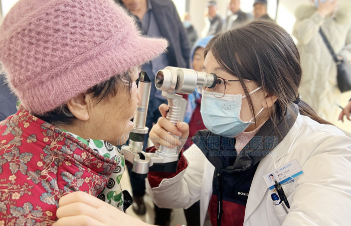 蘭州普瑞眼視光醫(yī)院“迎新春，送溫暖”慰問貧困群眾公益